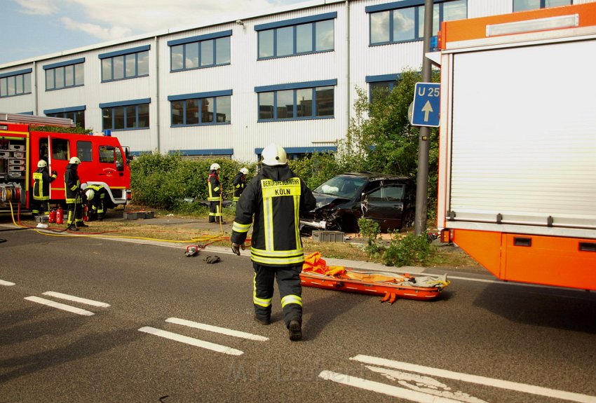 Schwerer VU Koeln Rodenkirchen Industriestr P025.JPG